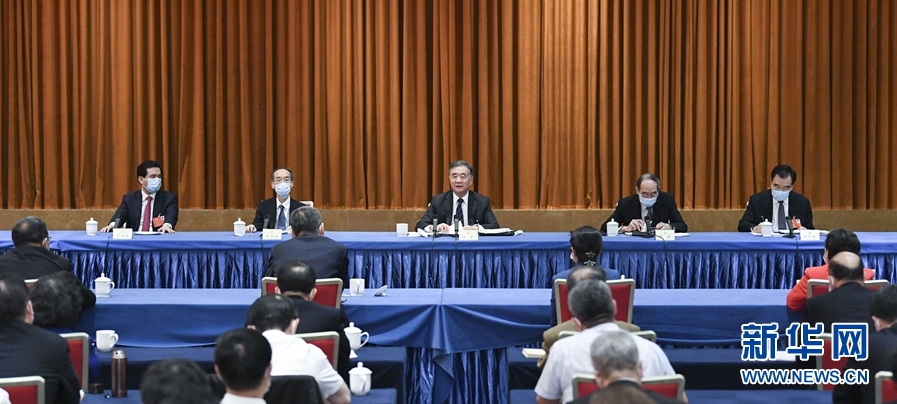 5月23日，中共中央政治局常委、全国政协主席汪洋看望出席全国政协十三届三次会议的民革、谁有365比分链接_365bet体育在线滚球_365体育网页版下载、台联界委员并参加讨论。